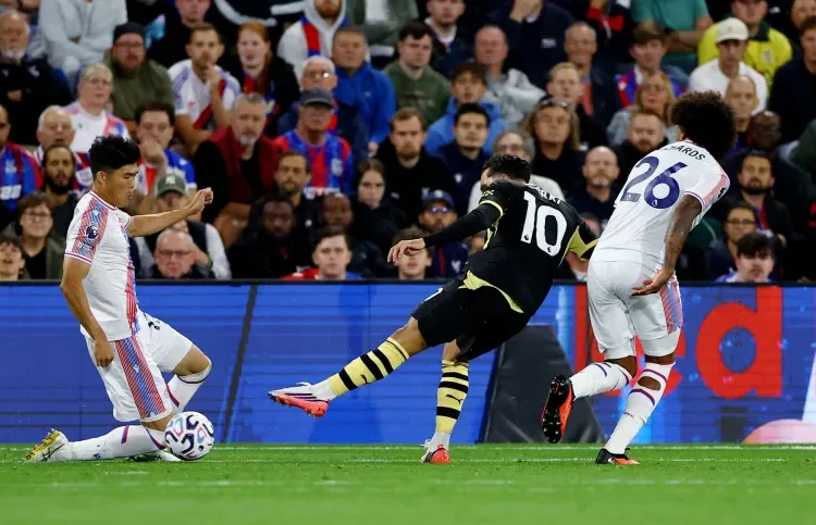 Cherki and Haaland Shine as Manchester City Cruise Past Crystal Palace 4–1